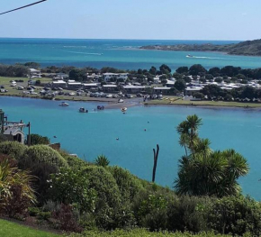 G & G's Birds Eye View, Raglan